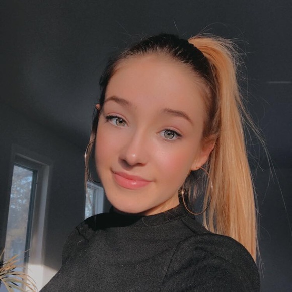 Meet your Posher, Adia - Picture 1 of 1